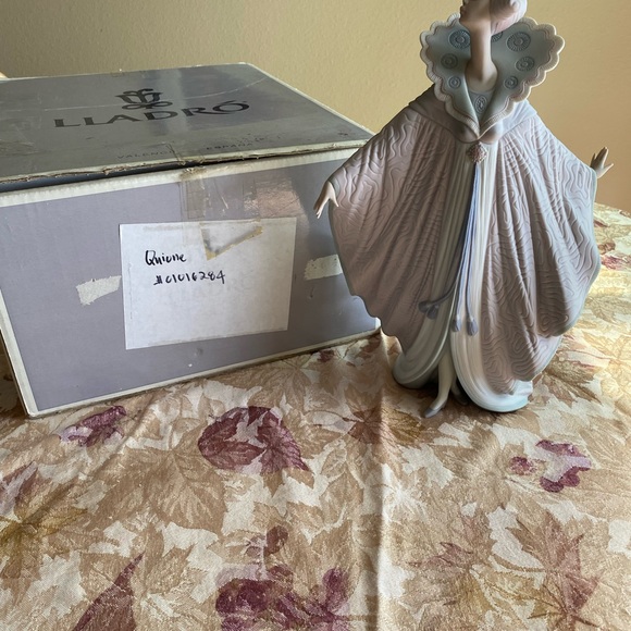 RETIRED 1998 ‘QUIONE LLADRO’ PORCELAIN FIGURINE-Item# 01016284 - Picture 11 of 15